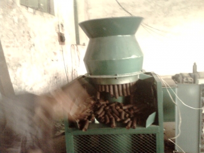 鞏義通利木炭機(jī)，行業(yè)的排頭兵。