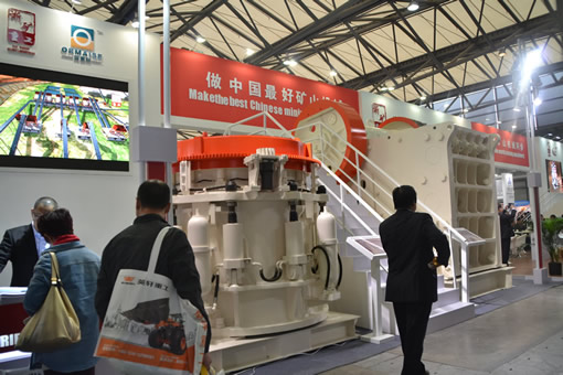 浙礦重工股份展出核心產(chǎn)品液壓圓錐破、顎式破碎機及輪胎式移動破碎站