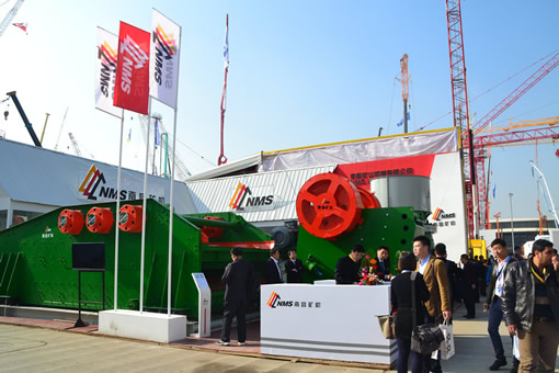 南昌礦機寶馬展展出顎式破碎機及振動篩設備