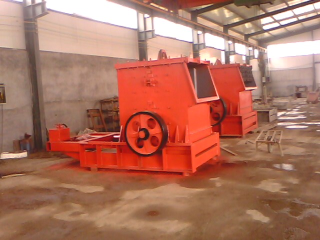 pcs1012型液壓開(kāi)箱式破碎機(jī)