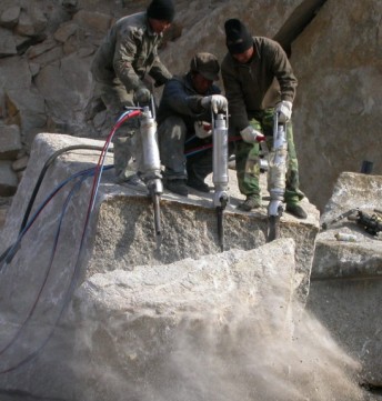 水晶礦無炸藥開采設備，液壓靜爆機 