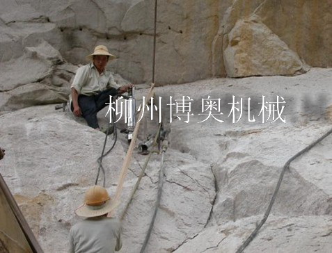 礦山開采中的靜態爆破設備 液壓分裂機 劈裂機 開山機 劈石機
