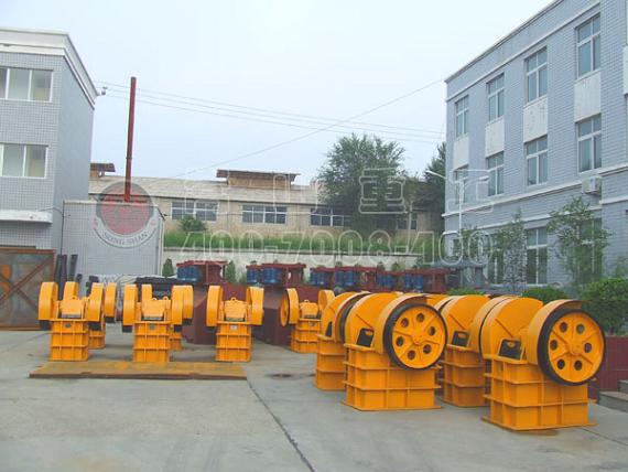 內(nèi)蒙古大型顎式破碎機廠家實現(xiàn)巖石破碎排礦口方便調(diào)節(jié)客戶買的放心