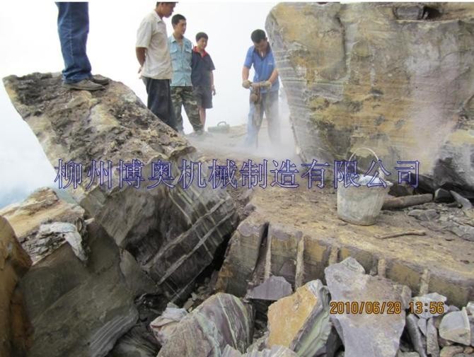 大塊巖石破碎脹石機(jī)產(chǎn)品圖片