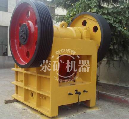 時處理1000噸石料生產(chǎn)線需配備幾臺破碎機(jī)？產(chǎn)品圖片