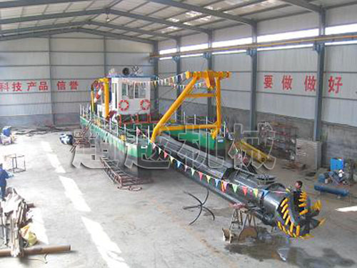 中型挖泥船產(chǎn)品圖片