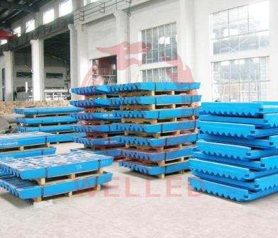 破碎機(jī)鄂板庫存（錳鋼）產(chǎn)品圖片