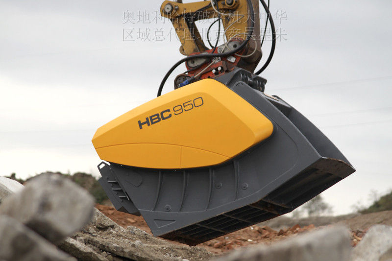 裝在挖機(jī)上的破碎機(jī)產(chǎn)品圖片