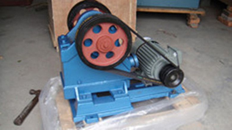 新鄉(xiāng)師大供應(yīng)優(yōu)質(zhì)雙齒輥破碎機