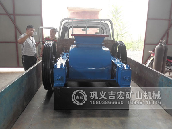 對(duì)輥破碎機(jī)的保養(yǎng)關(guān)系著使用壽命