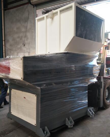 厚壁PE管材單軸撕碎機(jī)產(chǎn)品圖片