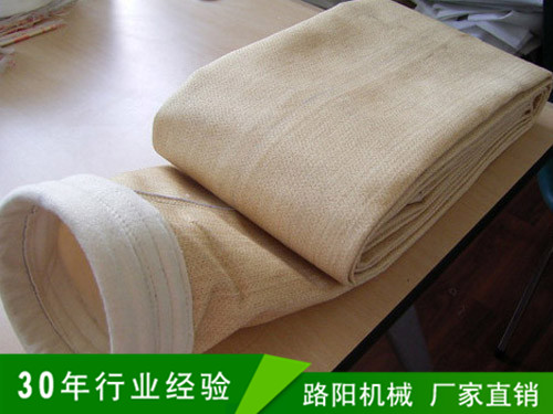 我公司供應(yīng)208滌綸環(huán)保除塵濾袋，有現(xiàn)貨產(chǎn)品圖片