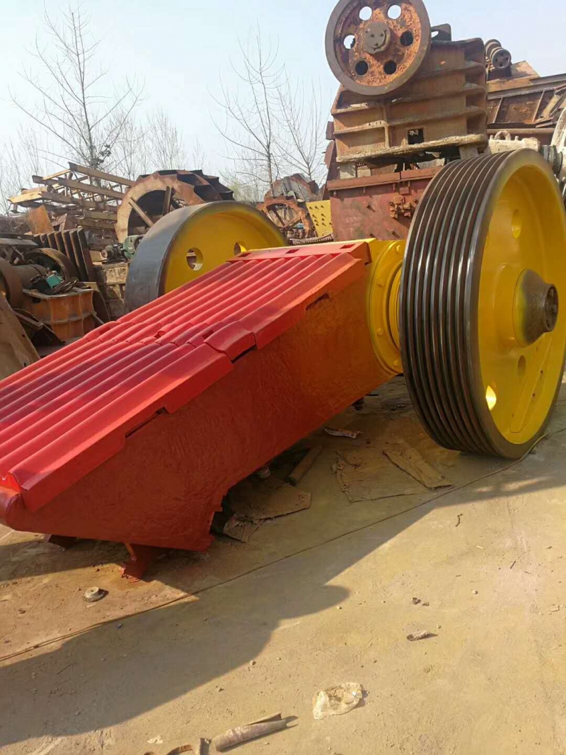 出售二手900*1200破碎機(jī)