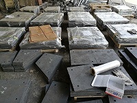 各種港口碼頭，冶金，礦山機(jī)械等行業(yè)輸送機(jī)襯板產(chǎn)品圖片