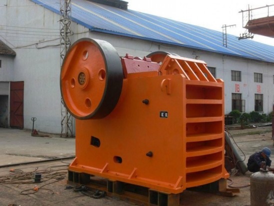 顎板在顎式破碎機對物料破碎中起到的重要作用產(chǎn)品圖片