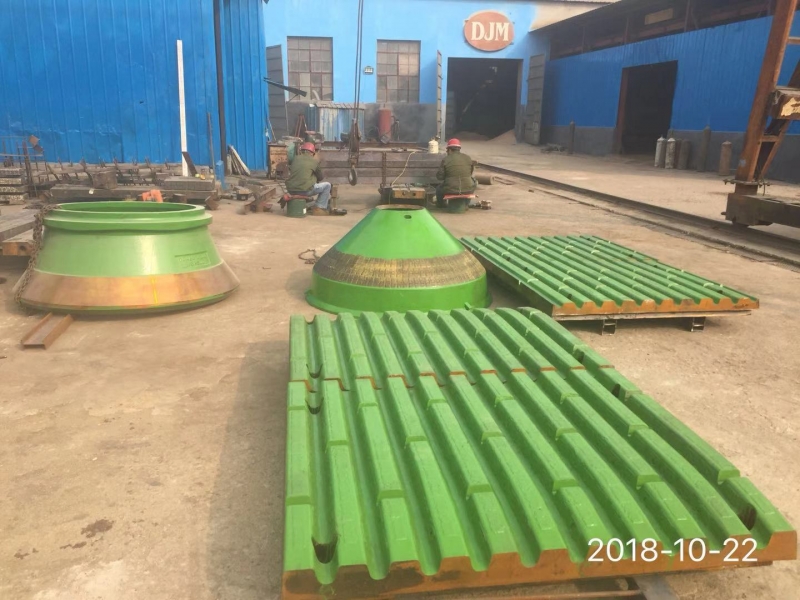 高錳鋼陶瓷復(fù)合齒板產(chǎn)品圖片