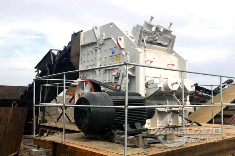 鄭州安邦機(jī)械高效反擊式破碎機(jī)