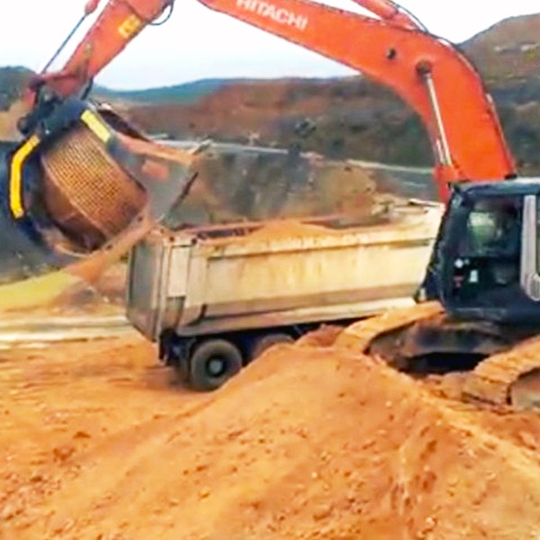 挖機(jī)篩分斗水陸兩用篩沙洗沙設(shè)備