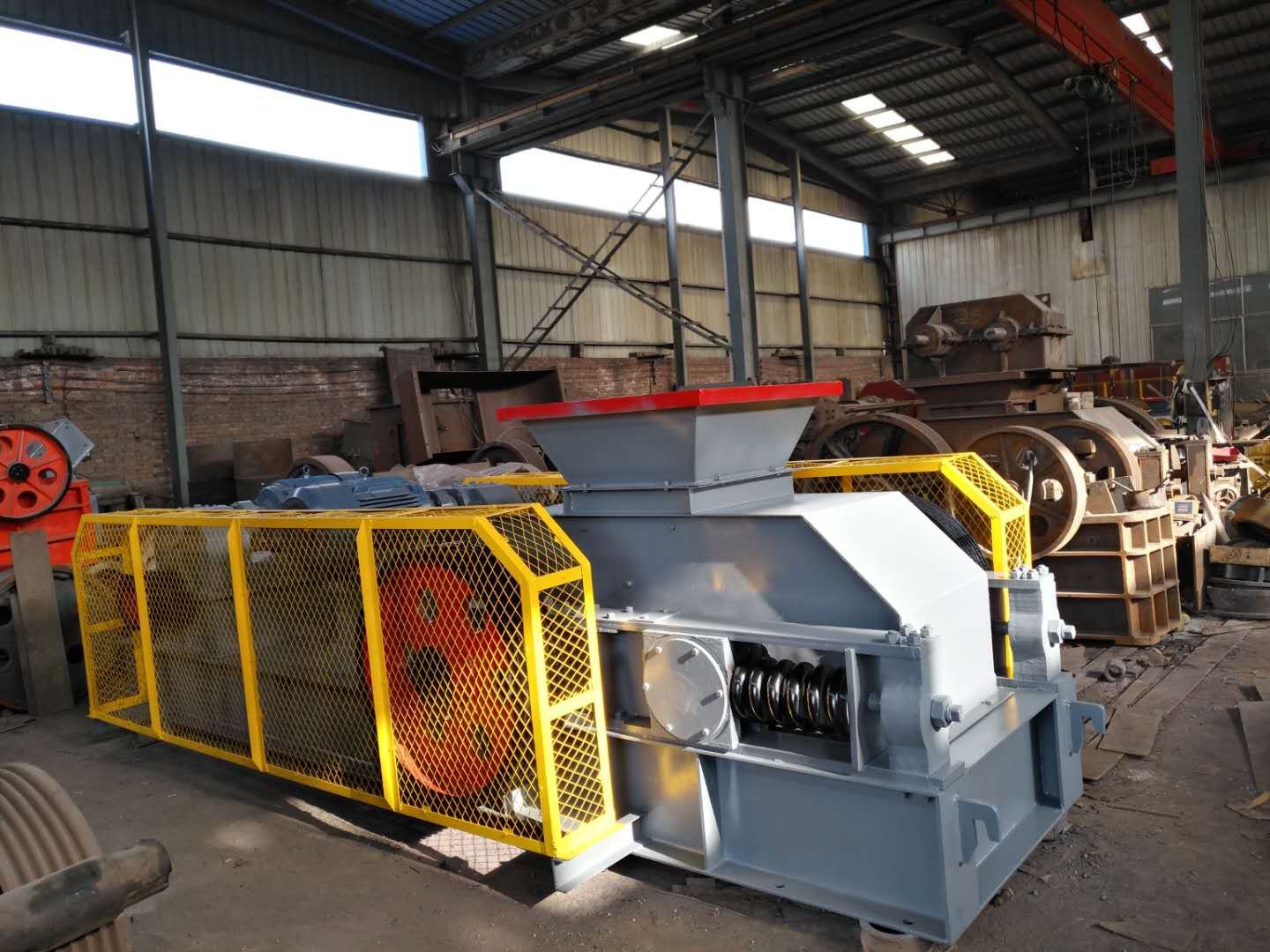 對(duì)輥破碎機(jī) 鞏義高效破碎機(jī)廠家直售產(chǎn)品圖片