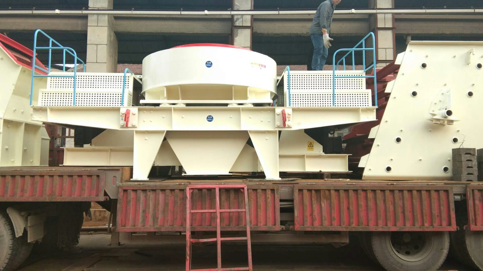 沖擊式制砂機(jī)質(zhì)量好、效率高，是制砂的專業(yè)