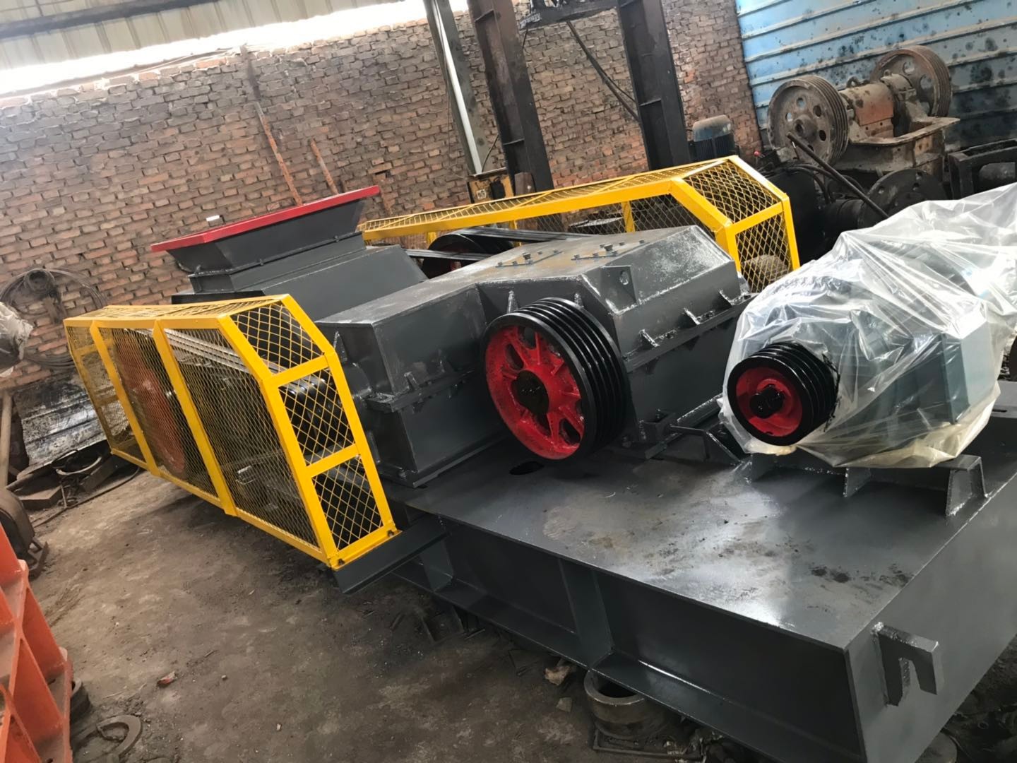 鞏義單電機(jī)對輥機(jī)2PG600x900 操作簡單產(chǎn)品圖片