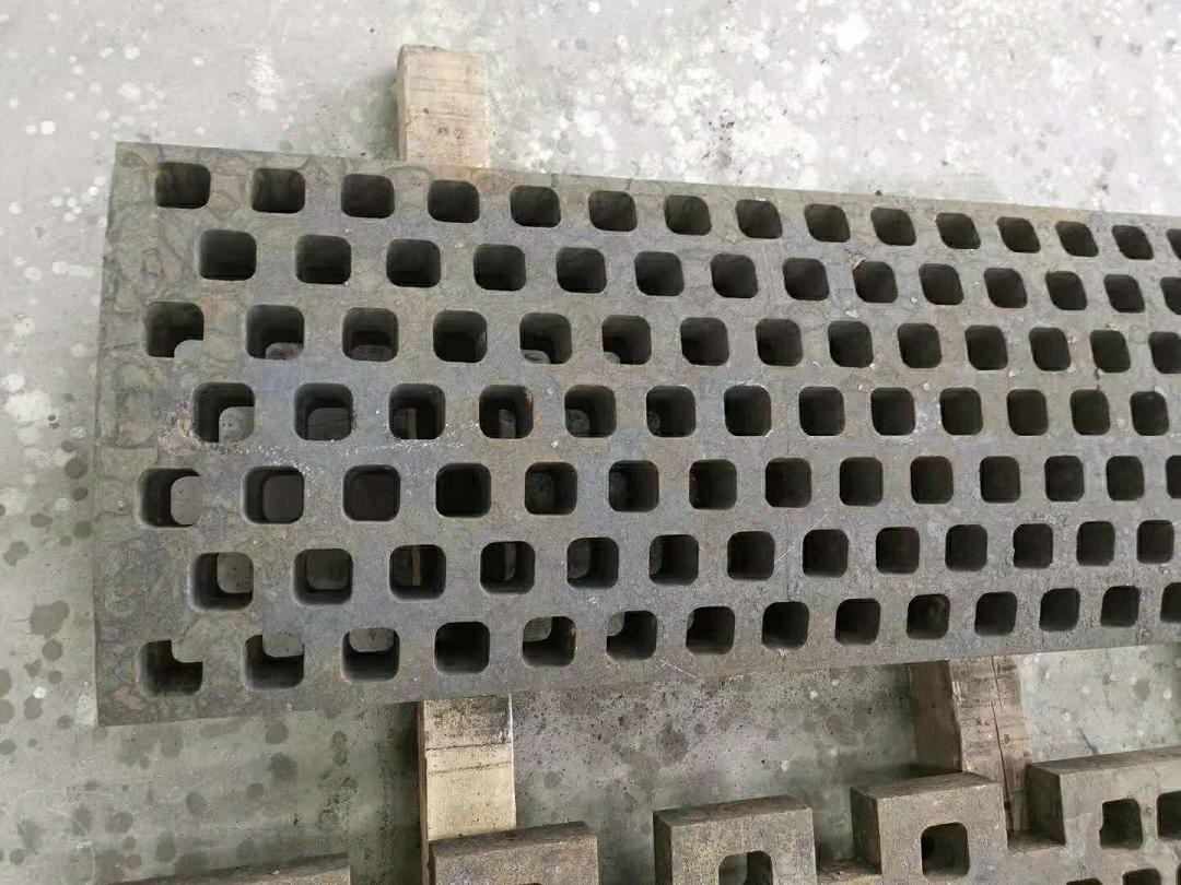 破碎機(jī)襯板產(chǎn)品圖片