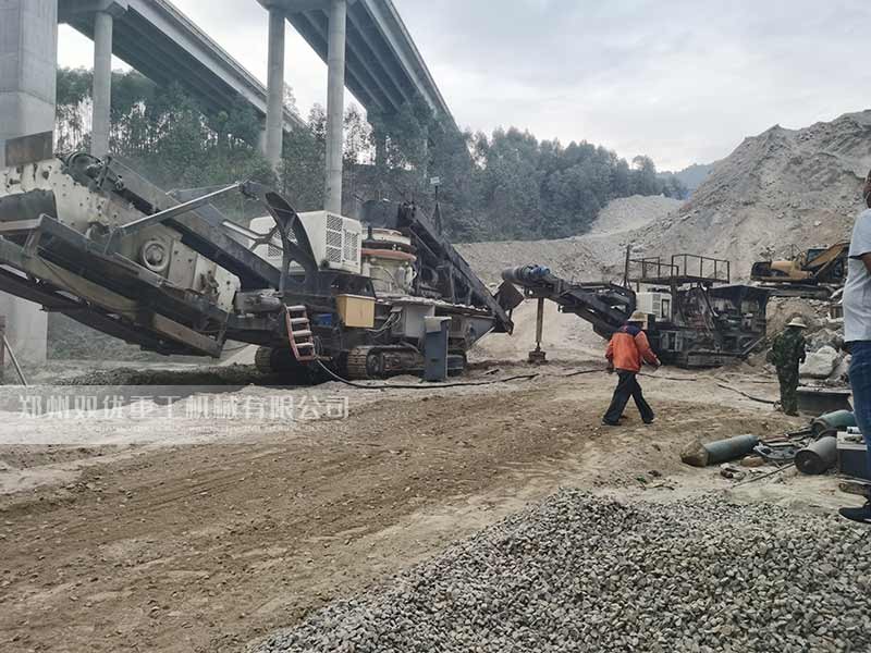 移動(dòng)式機(jī)制砂生產(chǎn)線在四川瀘州投產(chǎn)   移動(dòng)式破碎機(jī)可租賃