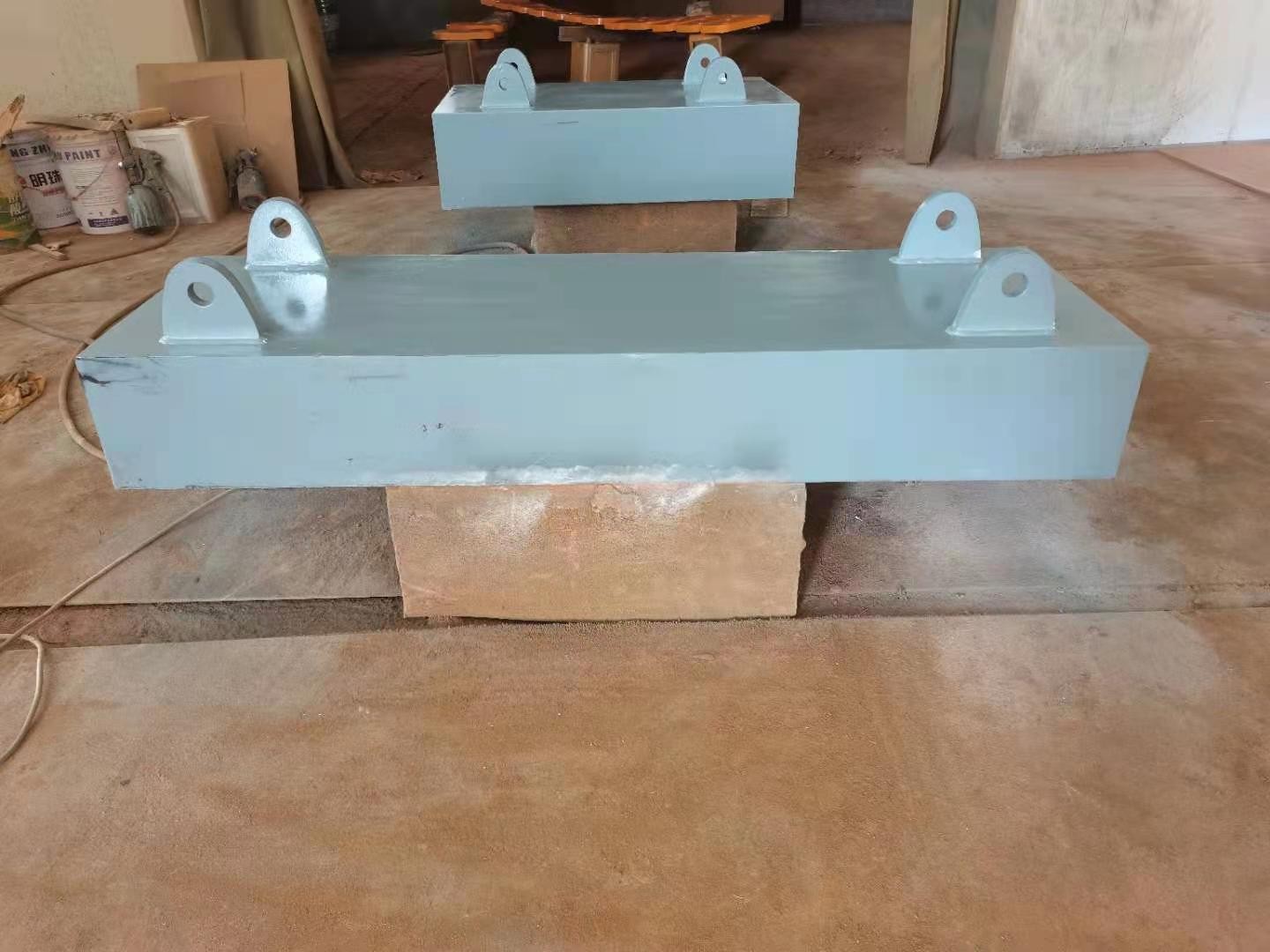 鋪裝推薦磁鐵 強(qiáng)永磁除鐵器 升降永磁除鐵器廠家