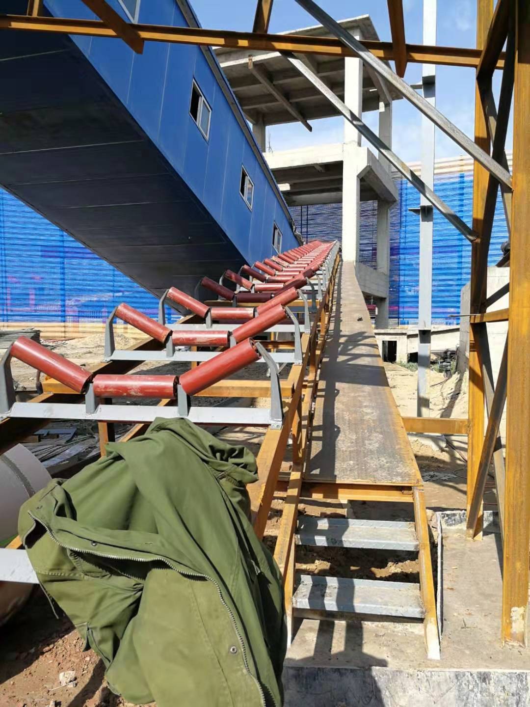 唐山杰斯德膠帶輸送機(jī)洗煤洗礦機(jī)械設(shè)備