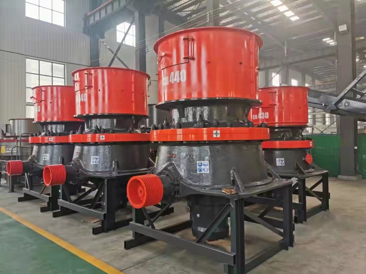 單缸液壓圓錐破碎機(jī)產(chǎn)品圖片