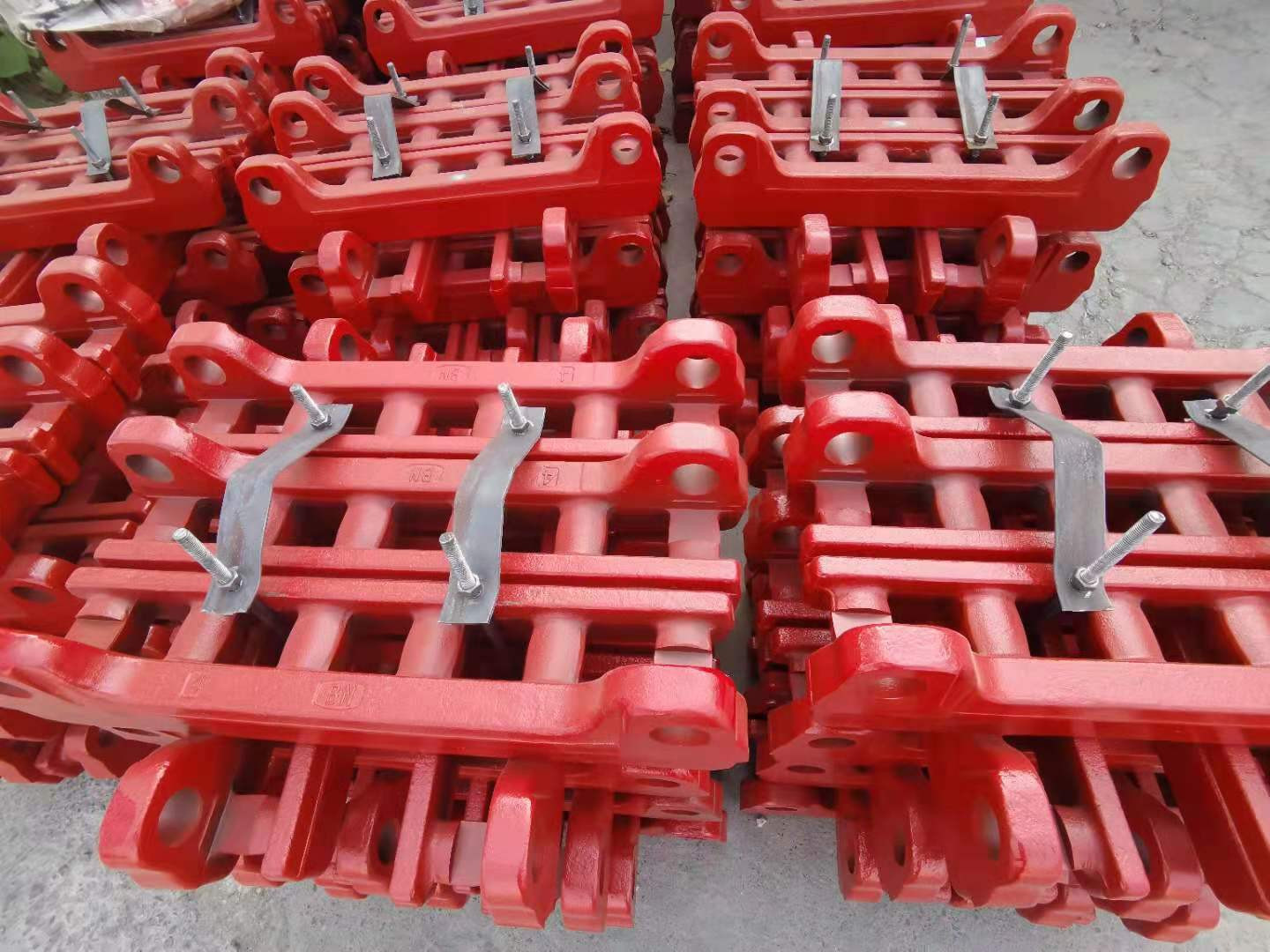 礦用刮板機齒軌127S06/02-1銷軌126*6尺寸型號產(chǎn)品圖片