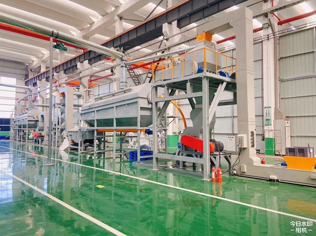 廢舊鋰電池破碎回收設(shè)備，鋰電池拆解分離設(shè)備產(chǎn)品圖片