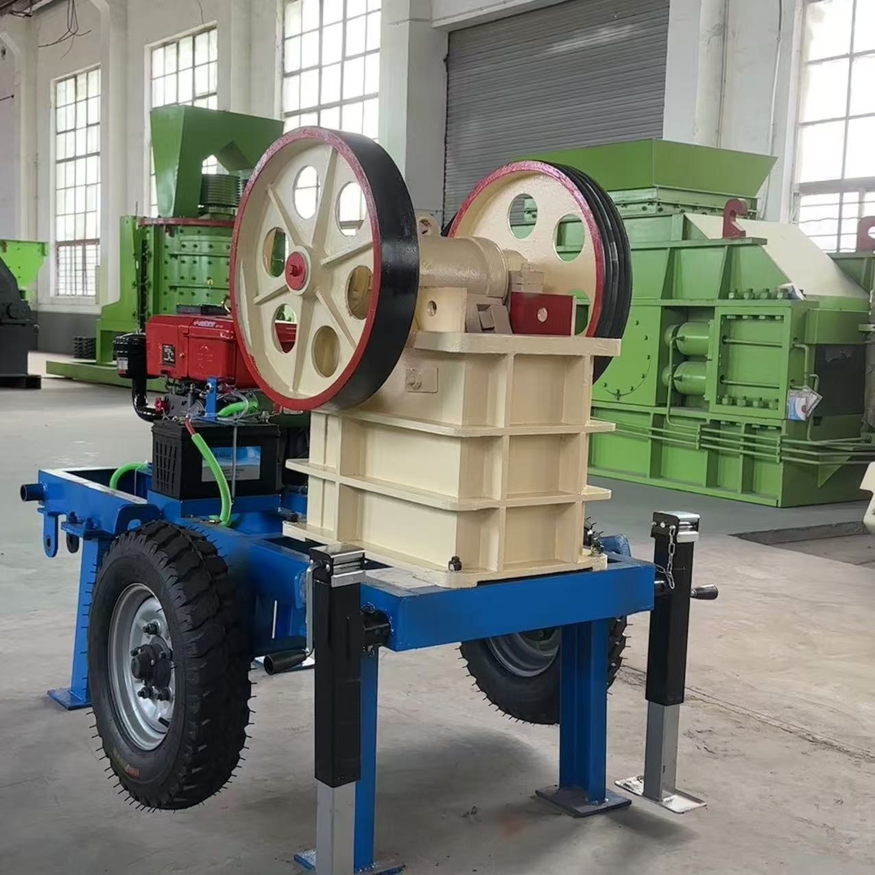 小型輪胎移動(dòng)式顎式破碎機(jī)生產(chǎn)廠家