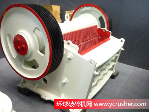 河南黎明重工科技股份有限公司參展的歐版的鄂式破碎機(jī)