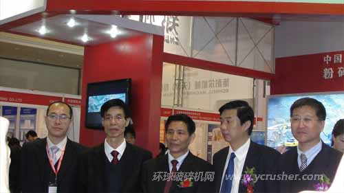 多位領(lǐng)導(dǎo)到鼎盛展臺視察