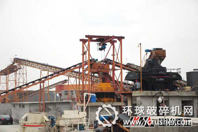 建冶重工生產(chǎn)的新型高效制砂機(jī)已經(jīng)吊裝到位等待安裝