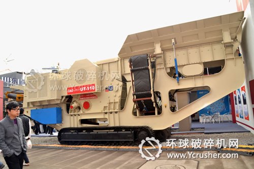 啟銘機械在2012寶馬展上展出的履帶式移動破碎站設(shè)備