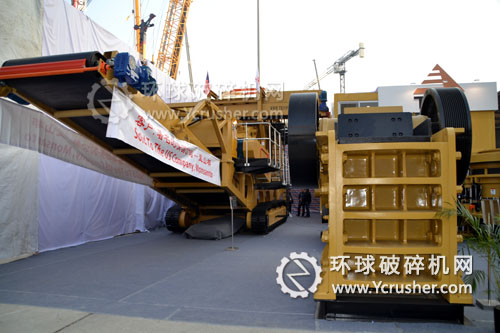 TRIO上海寶馬展移動破碎站和顎式破碎機設(shè)備