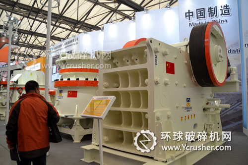 長虹路橋展示的ＣＪ顎式破碎機(jī)設(shè)備