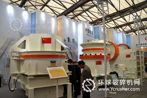 長虹路橋展示的ＣＨ-ＰＬ立軸式?jīng)_擊破碎機(jī)設(shè)備