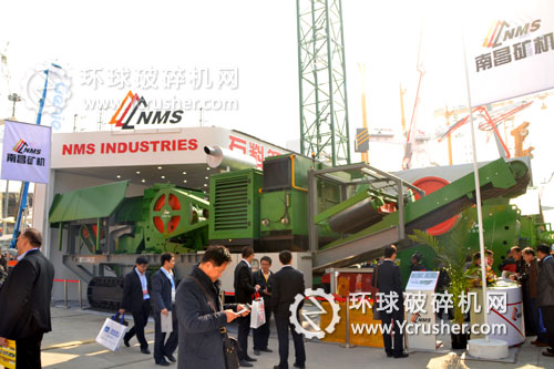 南昌礦機展示的MT系列履帶式移動破碎篩分站
