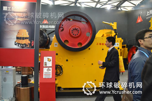 恒源礦機(jī)展示的液壓顎式破碎機(jī)設(shè)備