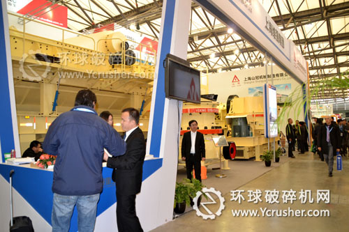 上海維強(qiáng)重工2012上海寶馬展機(jī)械設(shè)備