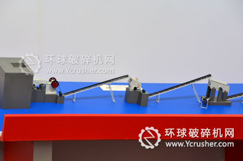 中博重工顎式破碎機、反擊式破碎機和振動篩模型