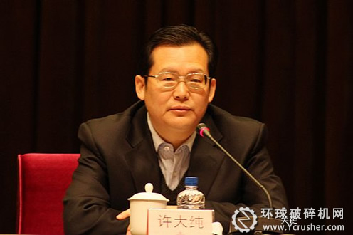 國土資源部礦產資源儲量司副司長許大純主持會議。 