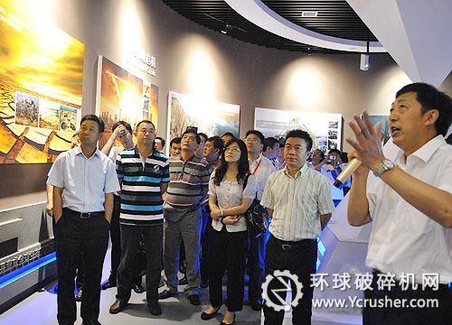 與會(huì)的中國(guó)再生資源行業(yè)500多名代表共同見(jiàn)證了中國(guó)&ldquo;城市礦產(chǎn)展示館&rdquo;的開(kāi)館