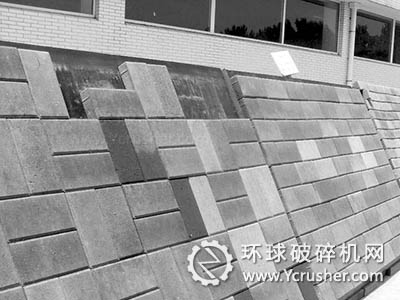 利用履帶可移動破碎篩分機破碎的建筑垃圾生產出來的再生磚