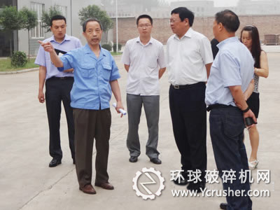 區委書記李鋼錘同志一行到大華重機公司進行調研
