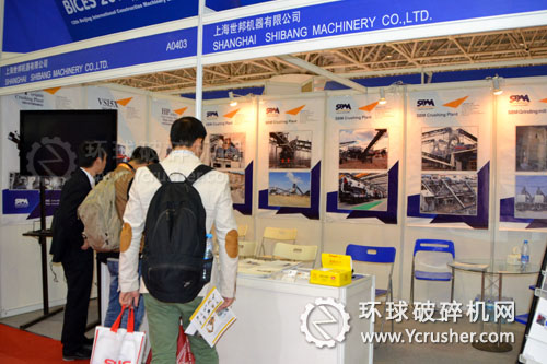 上海世邦機(jī)器有限公司展臺(tái)前來咨詢的客戶