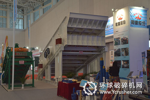 鞍山重型礦山機(jī)器橢圓振動(dòng)篩和高頻振動(dòng)細(xì)篩設(shè)備